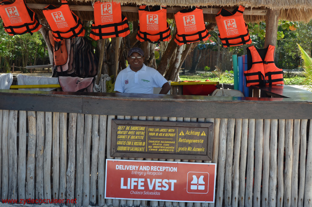 066: Carnival Conquest, Cozumel, Chankanaab, Free life vests available, 