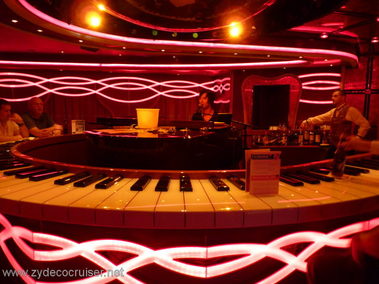 3339: Carnival Dream, Mediterranean Cruise, Civitavecchia, Damian Brell in Sam's Piano Bar