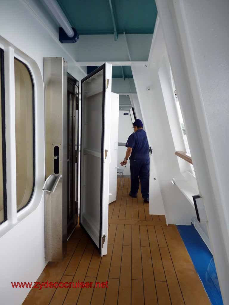 5514: Carnival Dream - Messina - Sealing off the Cove Balcony Doors
