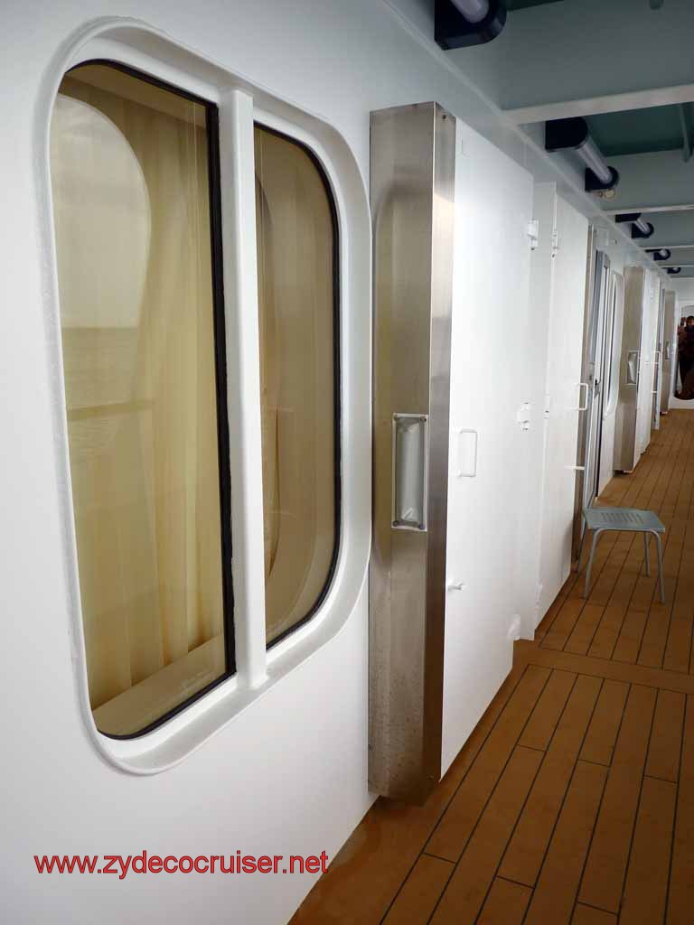 5522: Carnival Dream - Messina - Sealing off the Cove Balcony Doors
