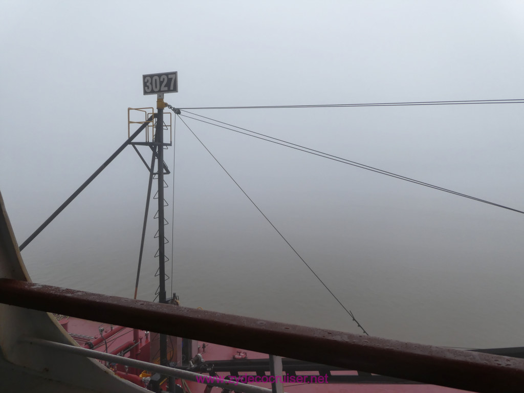 059e: Carnival Dream Cruise, New Orleans refueling in the fog 