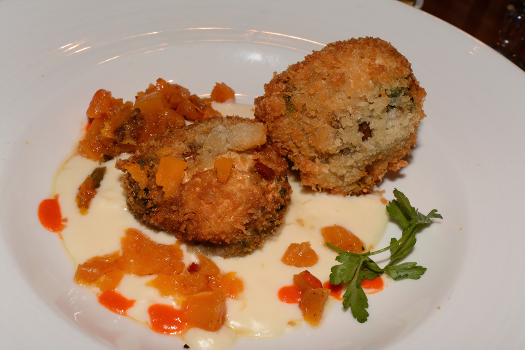 381: Carnival Horizon Transatlantic Cruise, Lisbon, MDR Dinner, Crisp Portobello Mushrooms