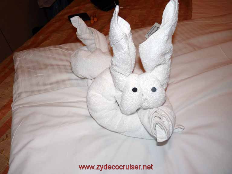640: Carnival Sensation - Towel Animal - Rabbit
