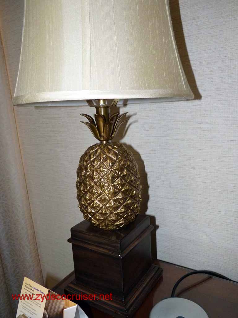 096: Carnival Spirit, Honolulu, Hawaii, Outrigger Waikiki on the Beach, Pineapple Lamp